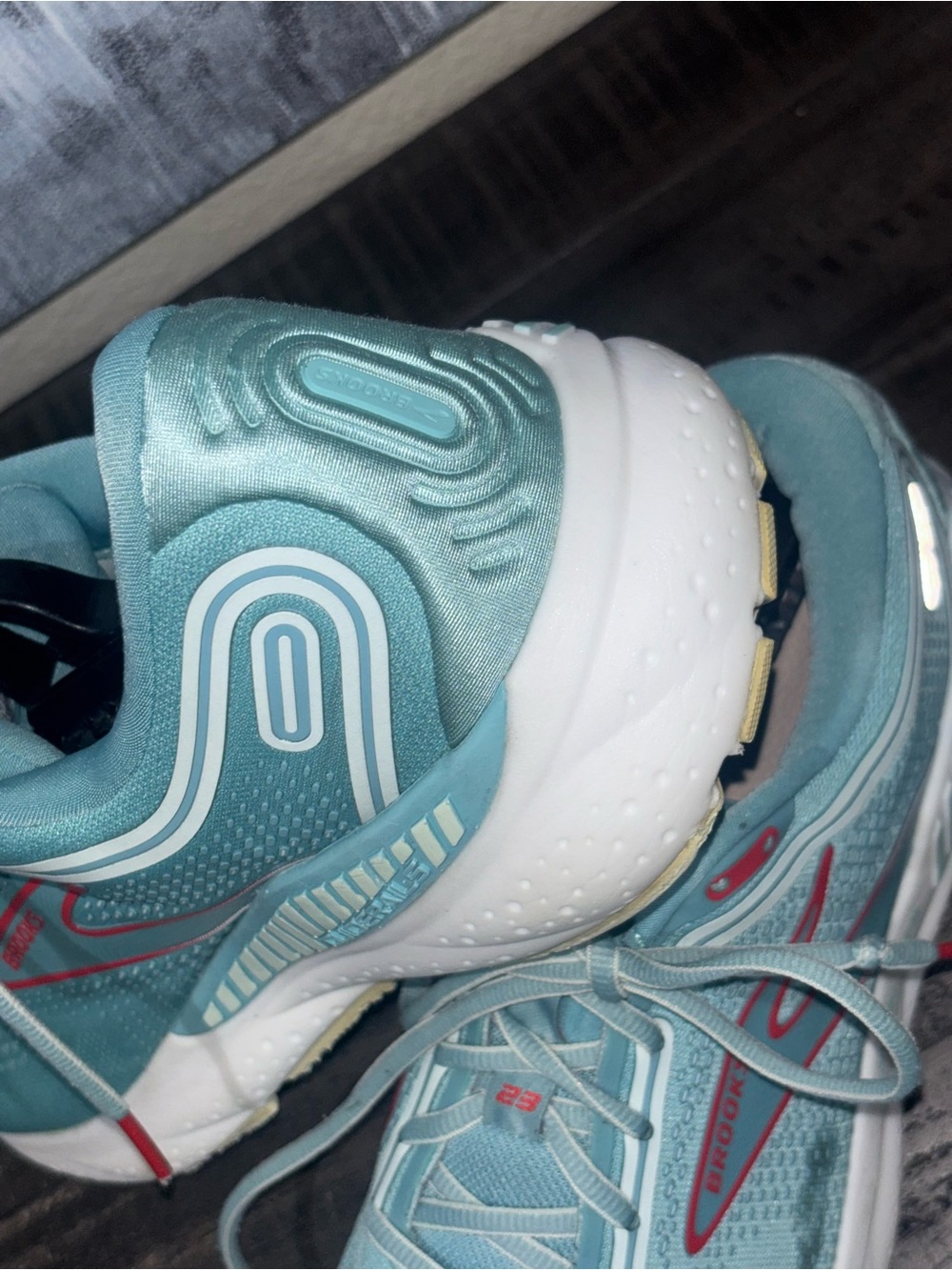Brooks Women's Ariel GTS 23 running shoes SZ 10.5 - Picture 16 of 16